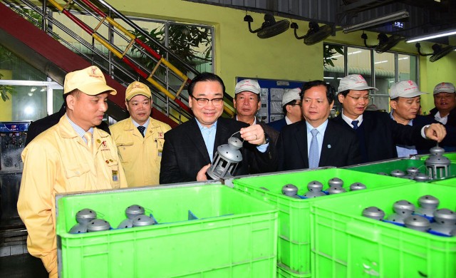 Phó Chủ tịch Thường trực HĐND TP tham dự cùng Bí thư Thành ủy kiểm tra, động viên sản xuất đầu năm